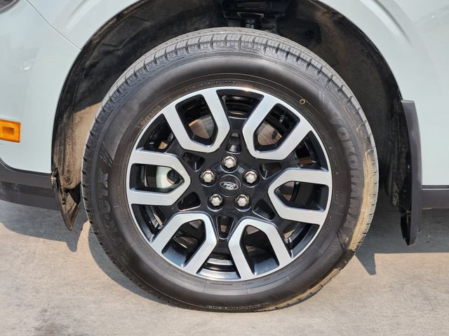 Used 2023 Ford Maverick Lariat w/ Lariat Luxury Package FWD image 11