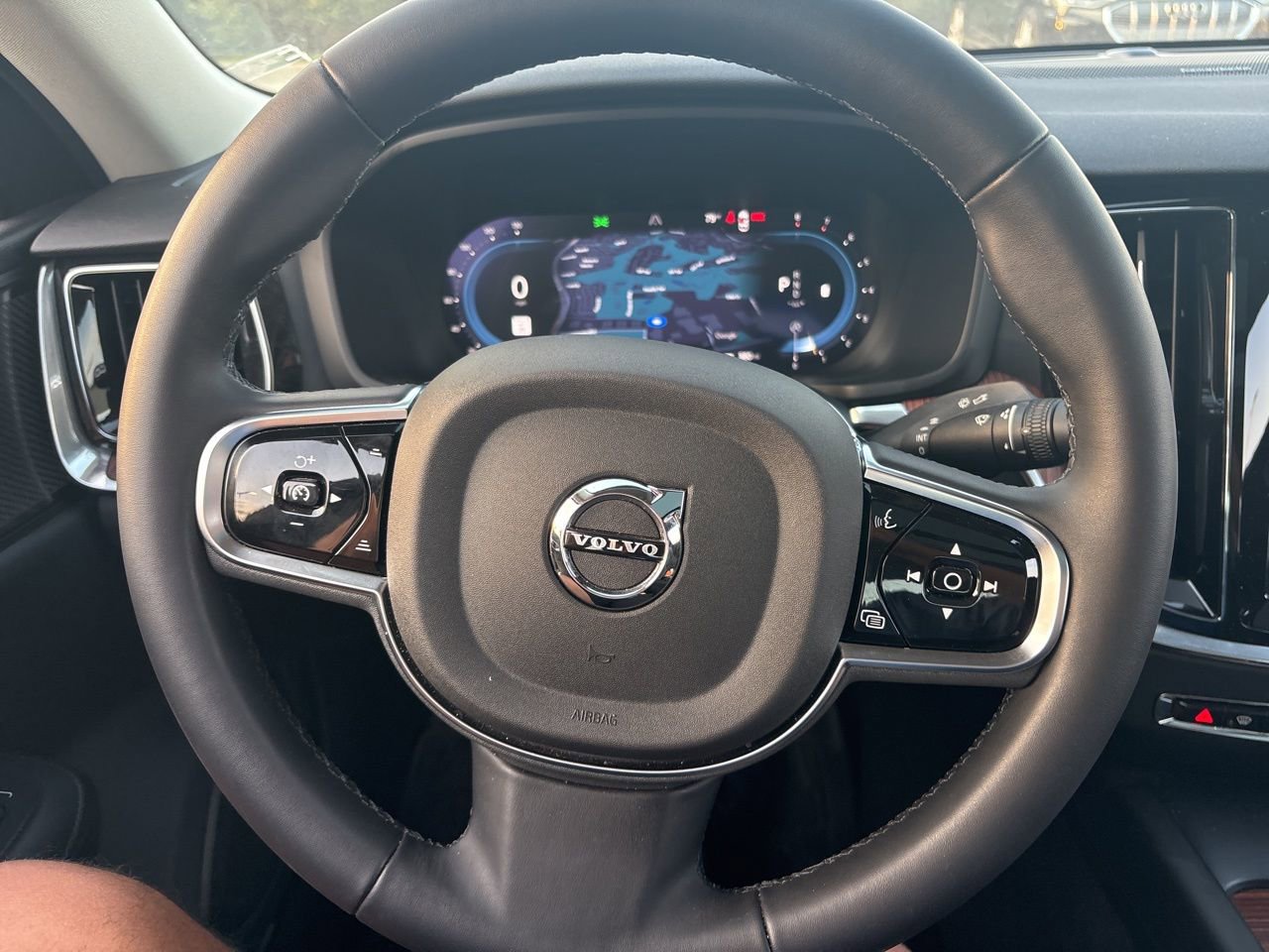Used 2025 Volvo S60 B5 Plus image 25