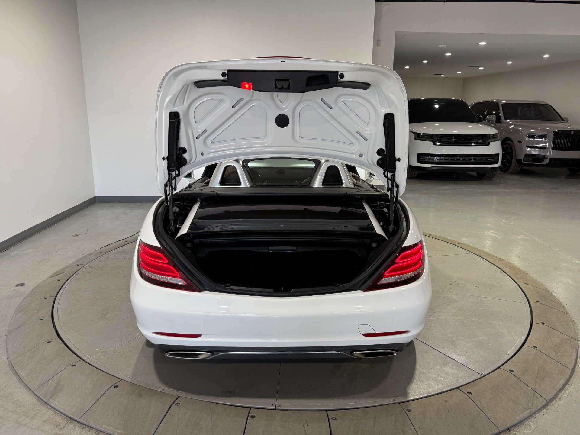 Used 2017 Mercedes-Benz SLC 300 w/ Premium 2 Package image 24