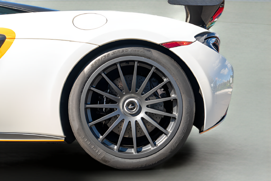 Used 2020 McLaren 620R RWD image 29