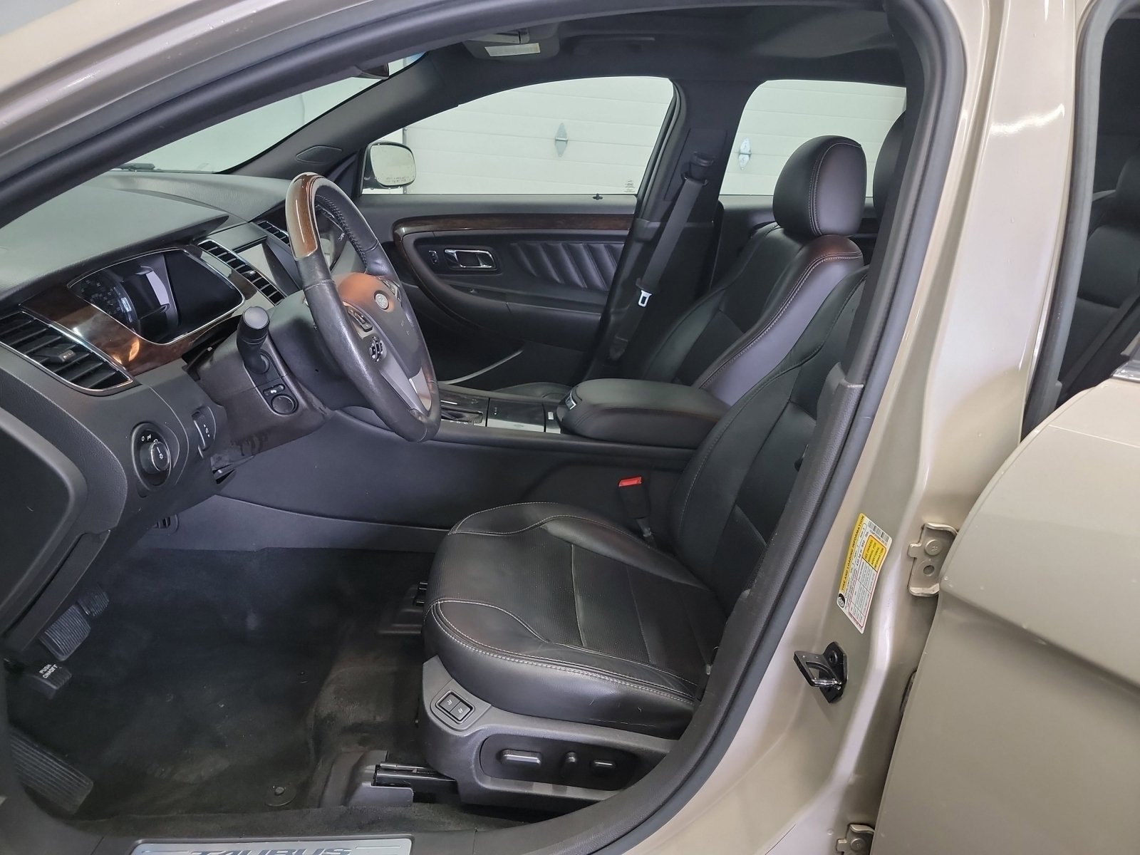 Used 2017 Ford Taurus Limited FWD image 12