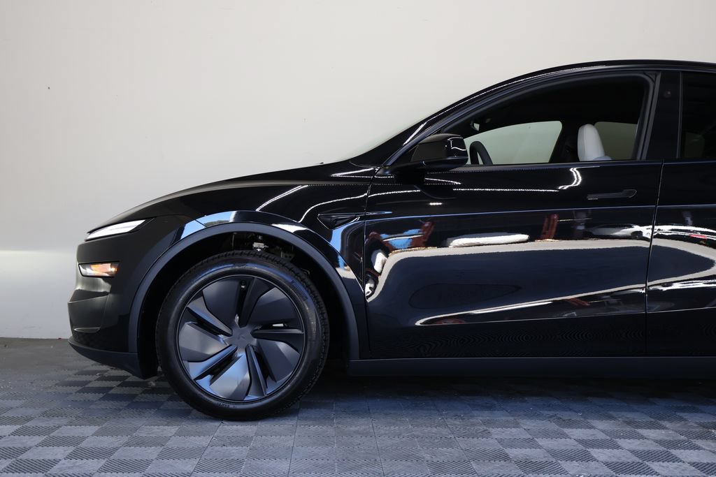 Used 2026 Tesla Model Y 2WD image 8