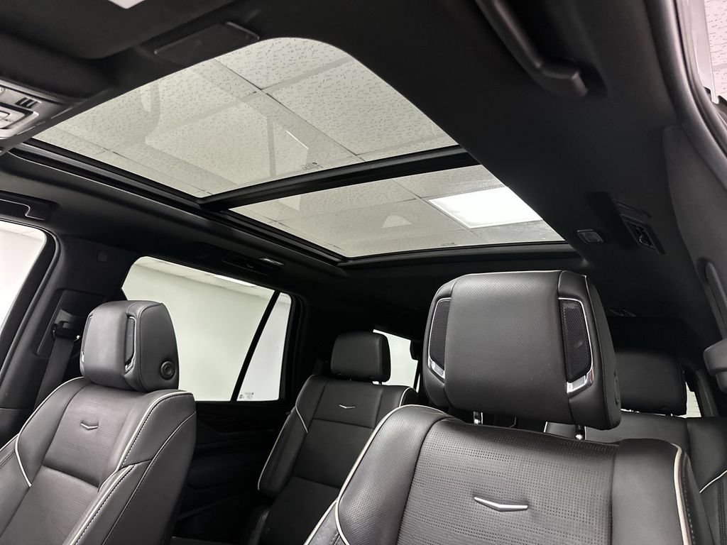 Used 2022 Cadillac Escalade Premium Luxury AWD/4WD image 15