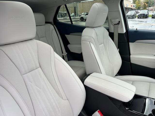Used 2024 Buick Envision Avenir image 26