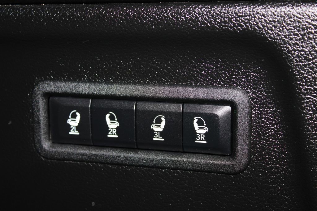 Used 2023 Jeep Wagoneer L Series III w/ Preferred Equipment Group image 32