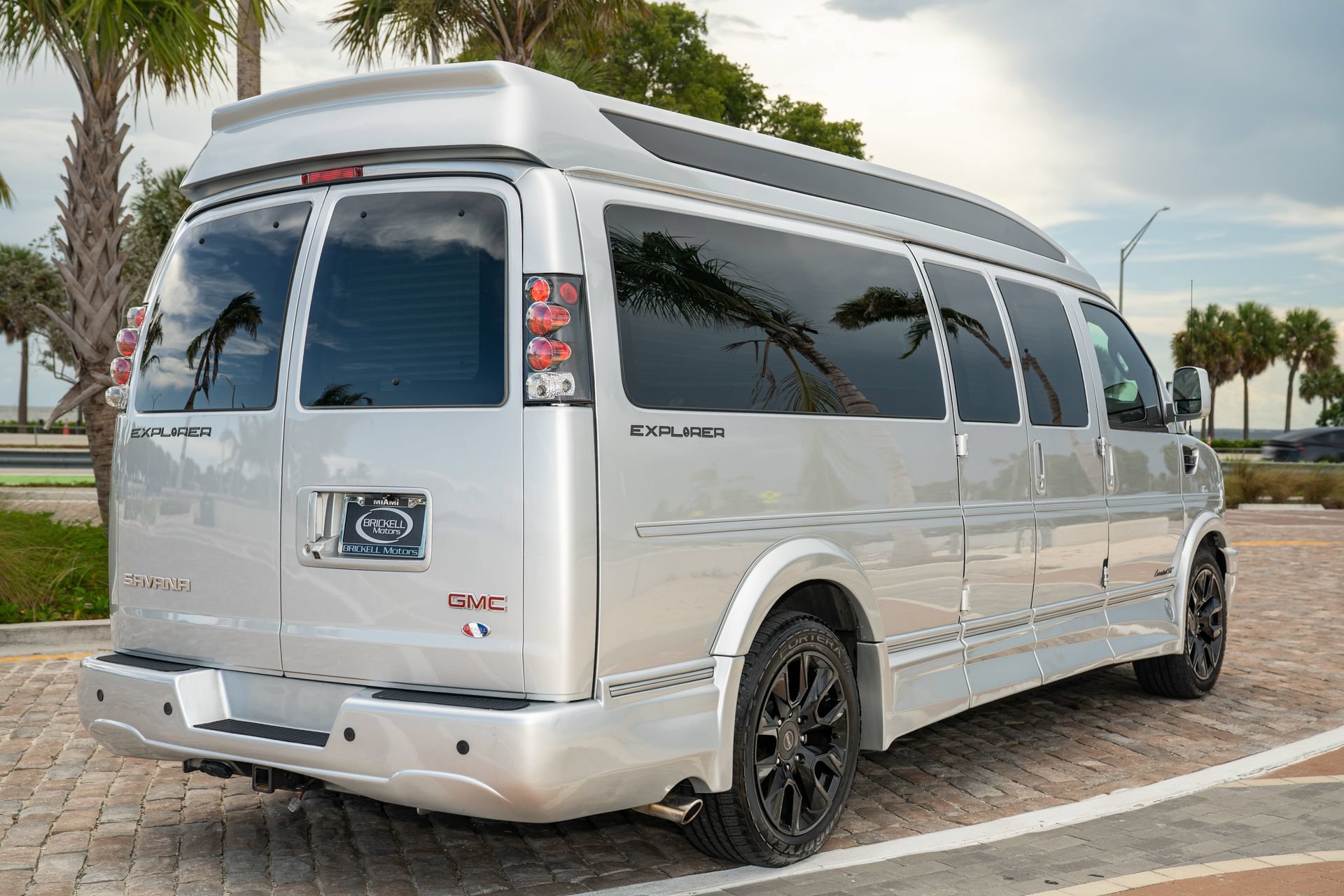 Used 2022 GMC Savana 2500 Extended RWD image 6
