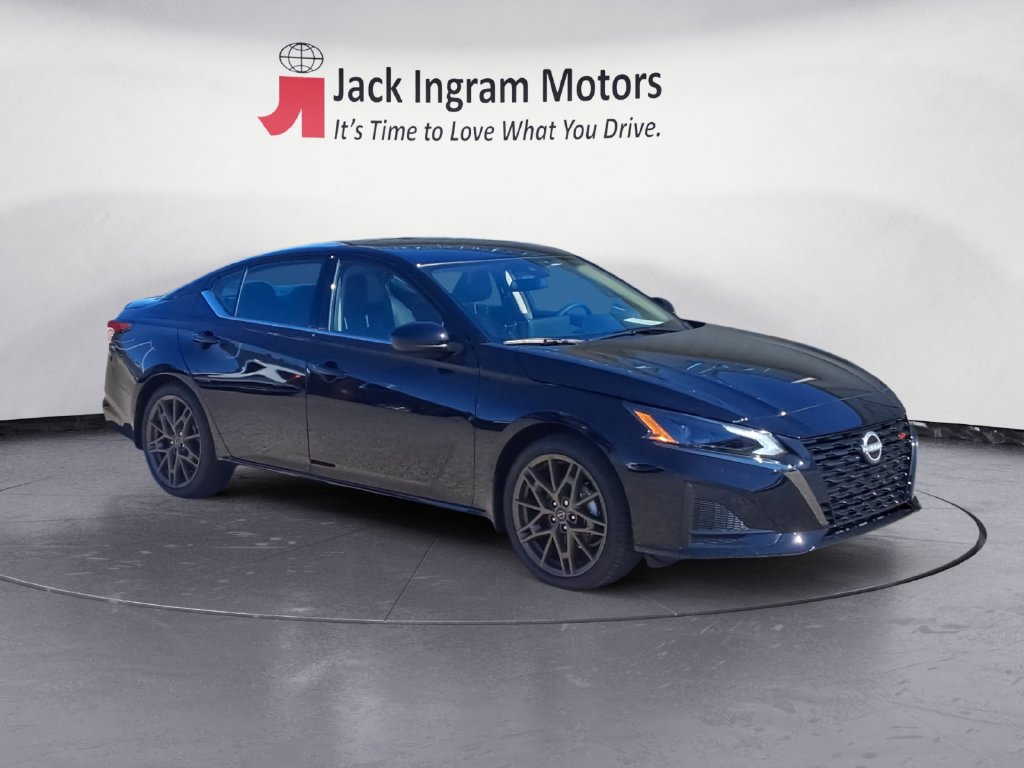 Used 2025 Nissan Altima 2.5 SR w/ SR Premium Package FWD image 7