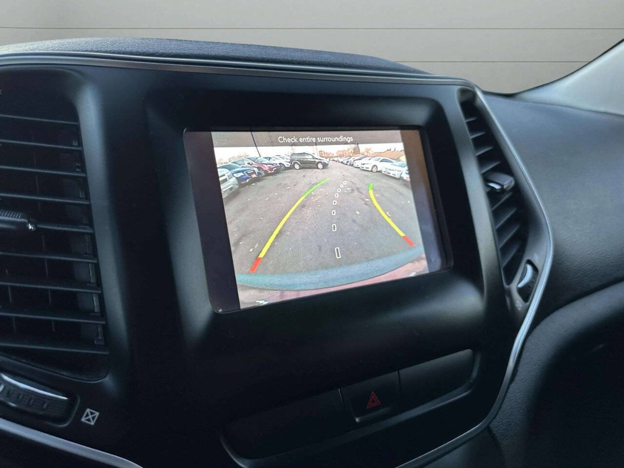 Used 2019 Jeep Cherokee Latitude w/ Popular Appearance Group FWD image 35