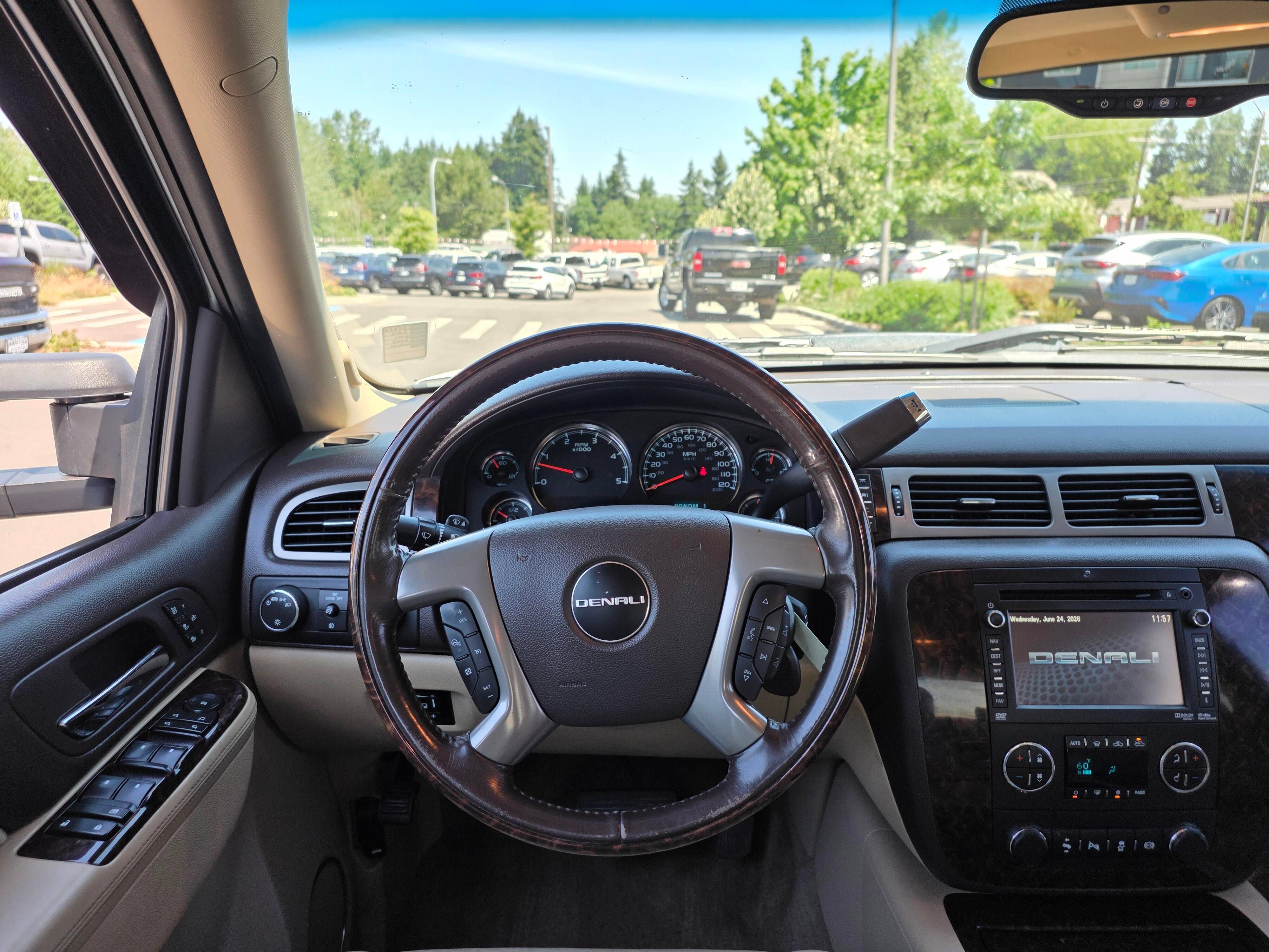 Used 2013 GMC Sierra 2500 Denali w/ Suspension Package, Off-Road AWD/4WD image 11