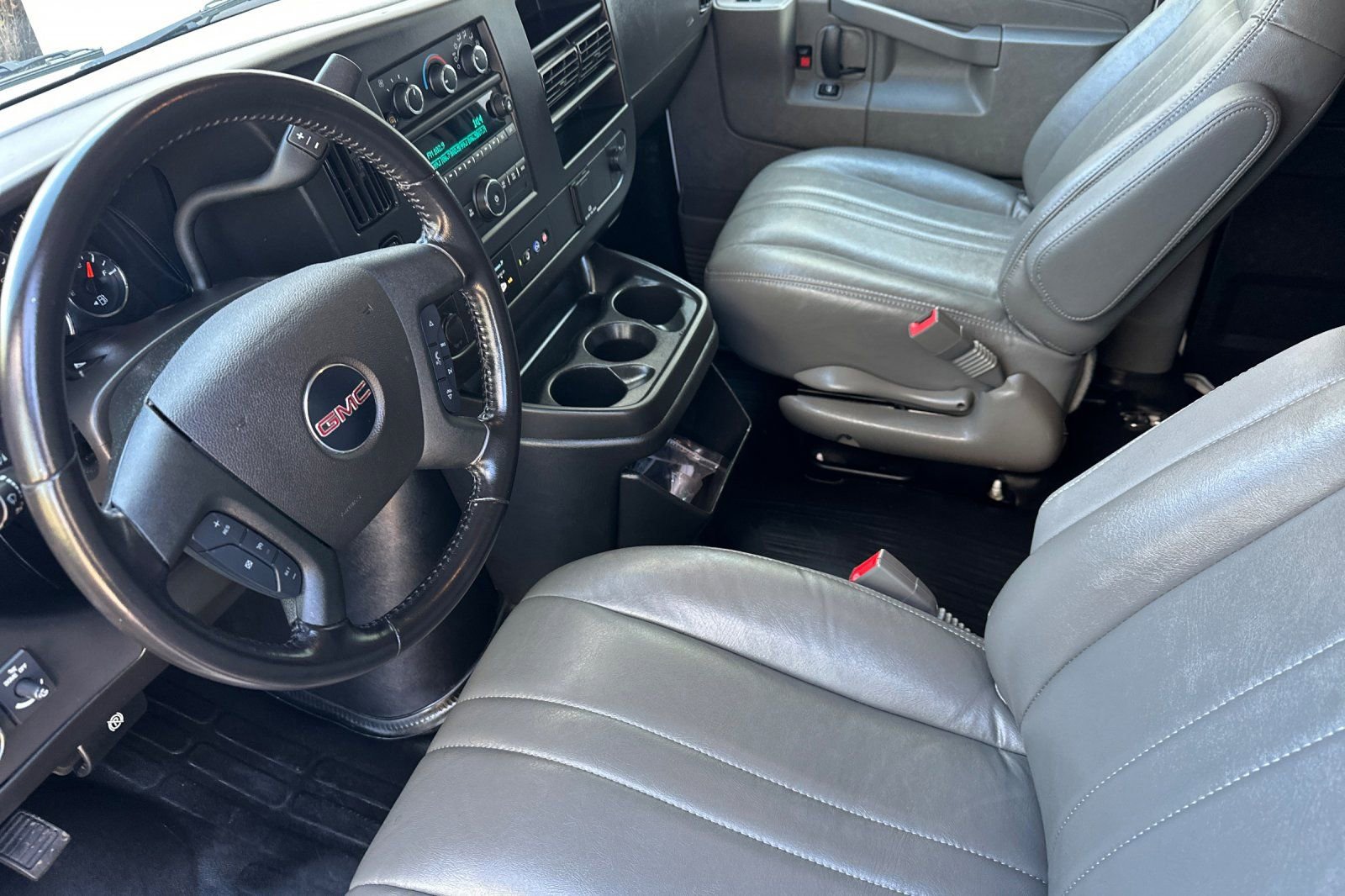 Used 2023 GMC Savana 2500 Extended w/ Driver Convenience Package image 10