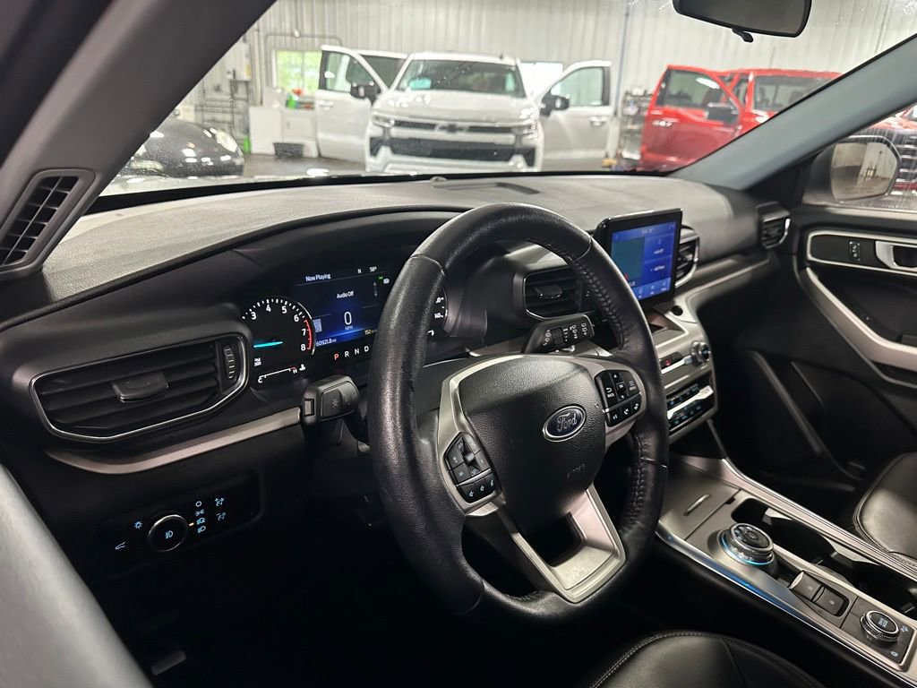 Used 2023 Ford Explorer XLT w/ Equipment Group 202A AWD/4WD image 2