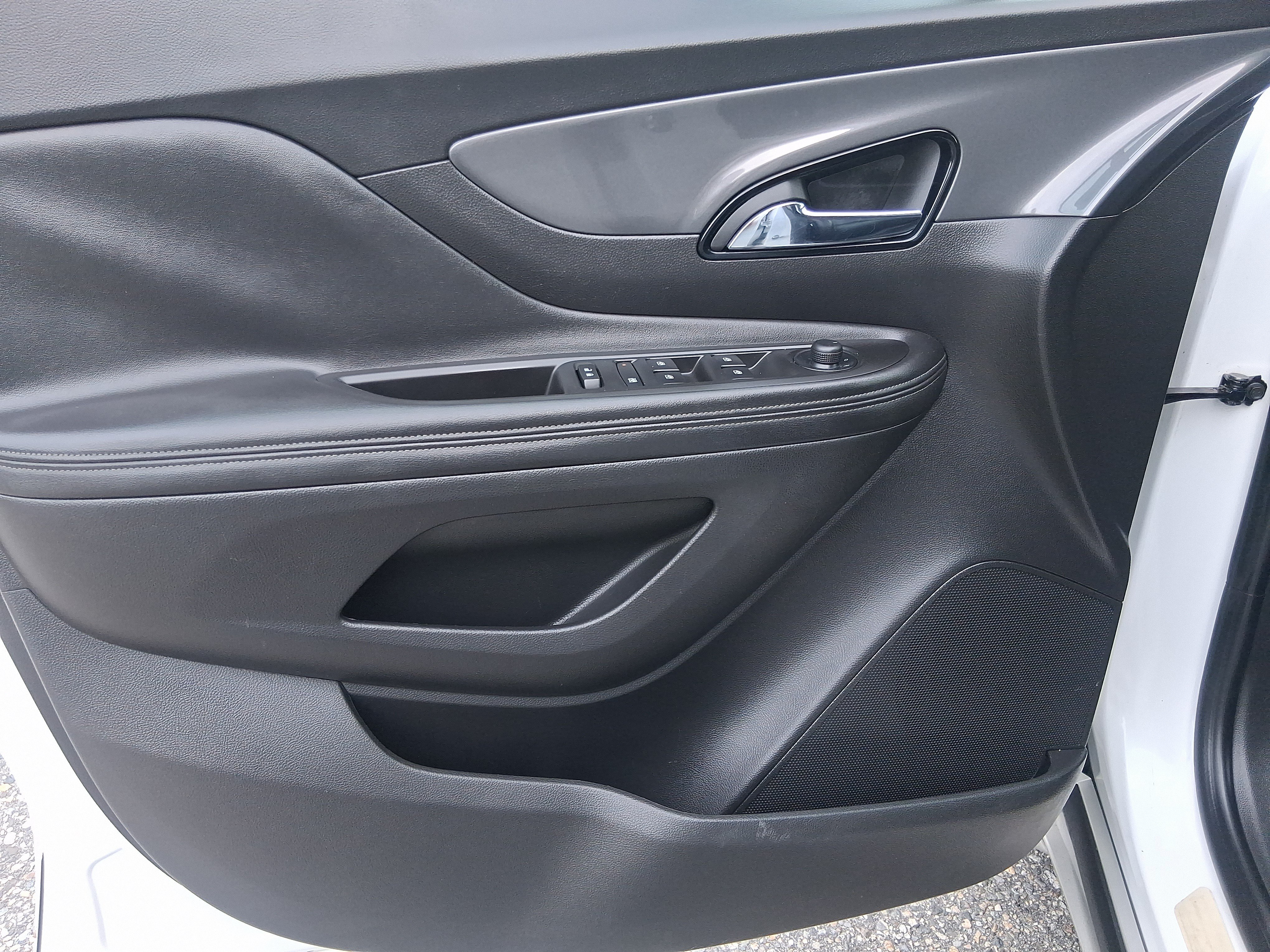 Used 2017 Buick Encore Essence w/ Experience Buick Package AWD/4WD image 15