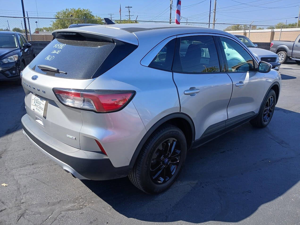 Used 2020 Ford Escape SE image 18