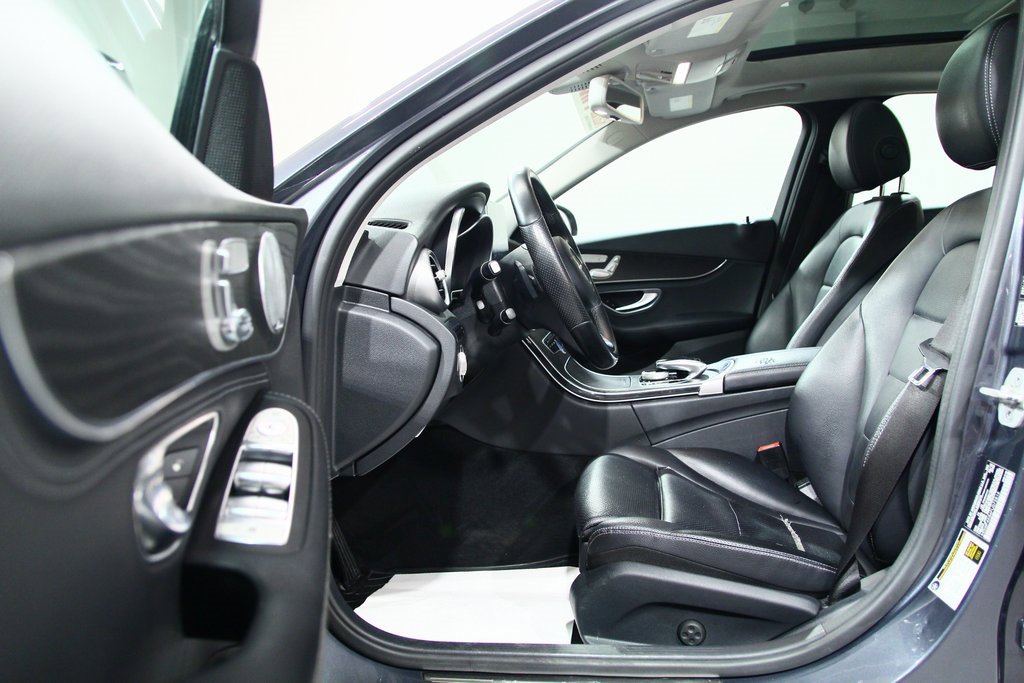 Used 2015 Mercedes-Benz C 300 4MATIC Sedan image 4