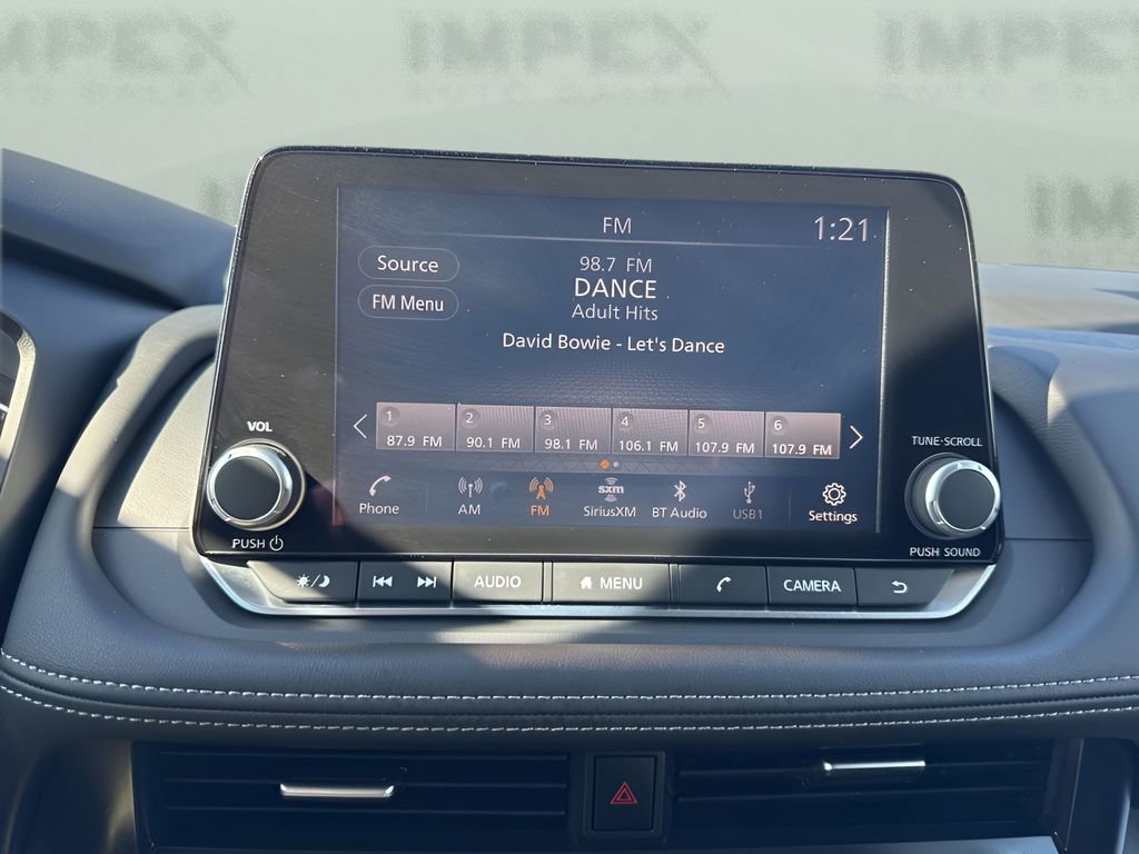 Used 2025 Nissan Rogue SV image 17