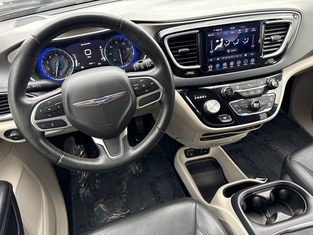 Used 2020 Chrysler Pacifica Touring-L Plus FWD image 28