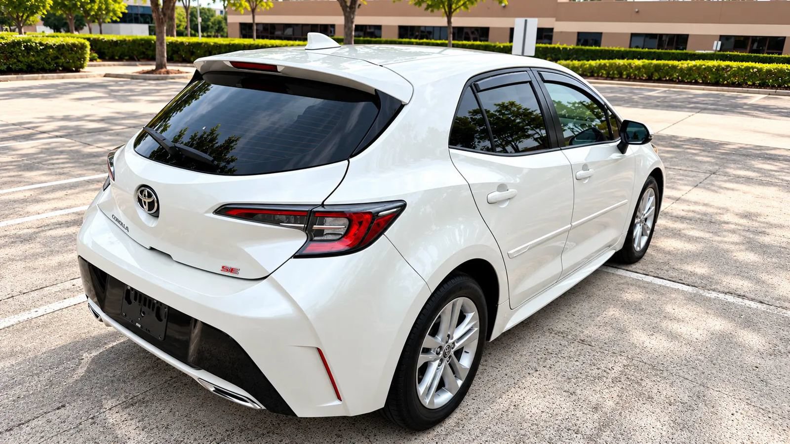 Used 2019 Toyota Corolla SE w/ Carpet Mat Package FWD image 7