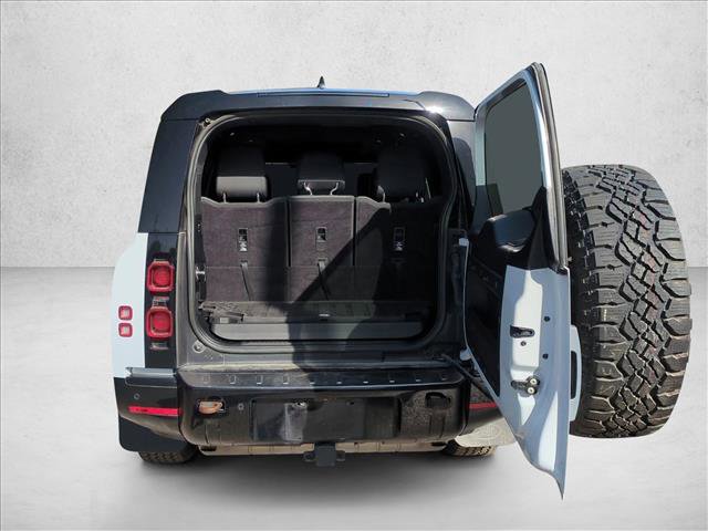 Used 2023 Land Rover Defender 130 X-Dynamic SE image 6