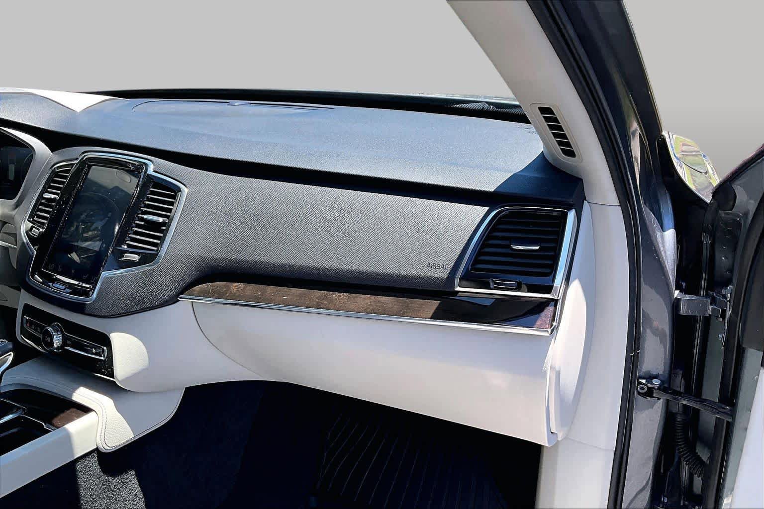 Used 2018 Volvo XC90 T5 Momentum w/ Convenience Package FWD image 19