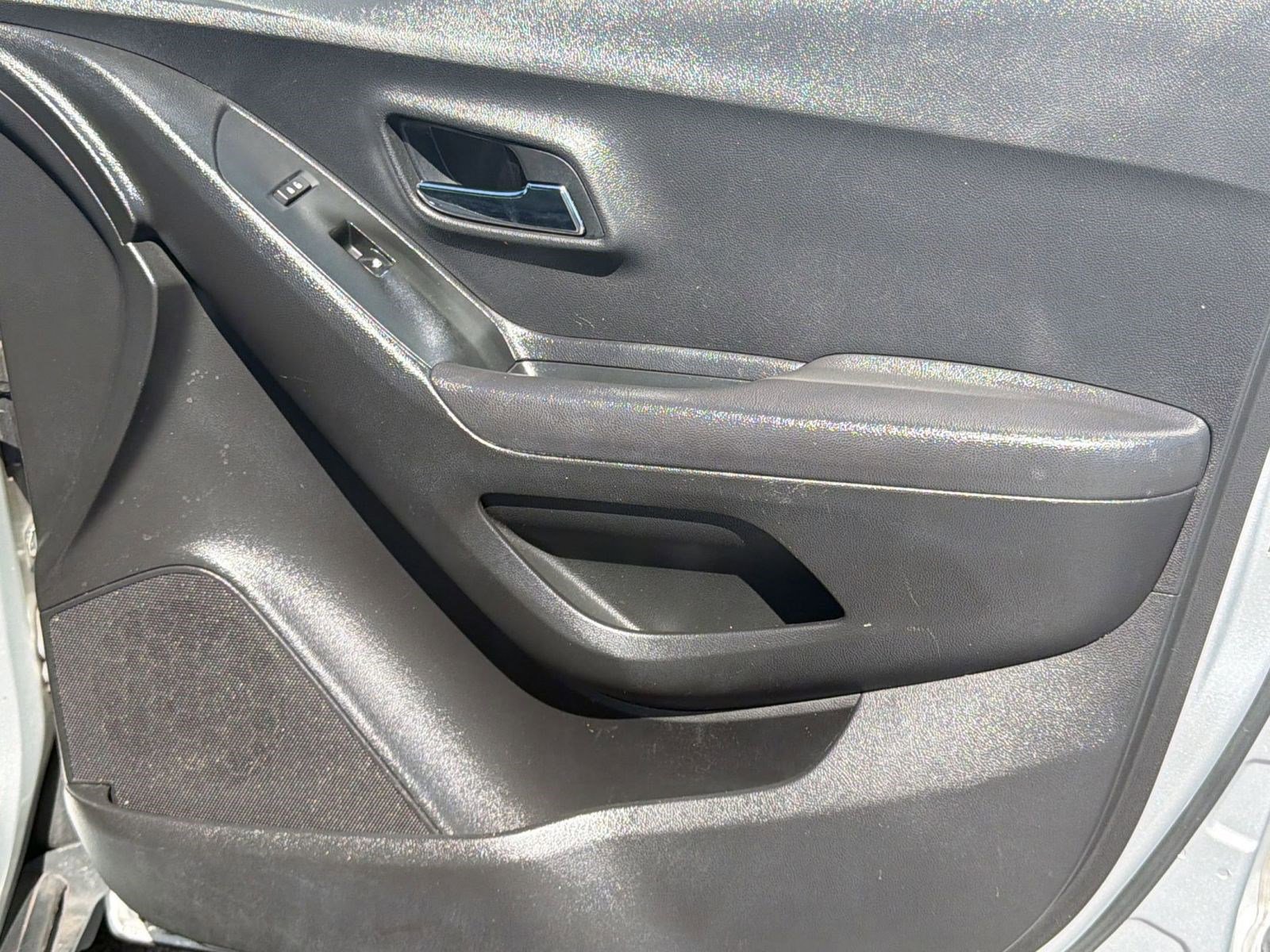 Used 2020 Chevrolet Trax LS w/ Tint and Cruise Package FWD image 33