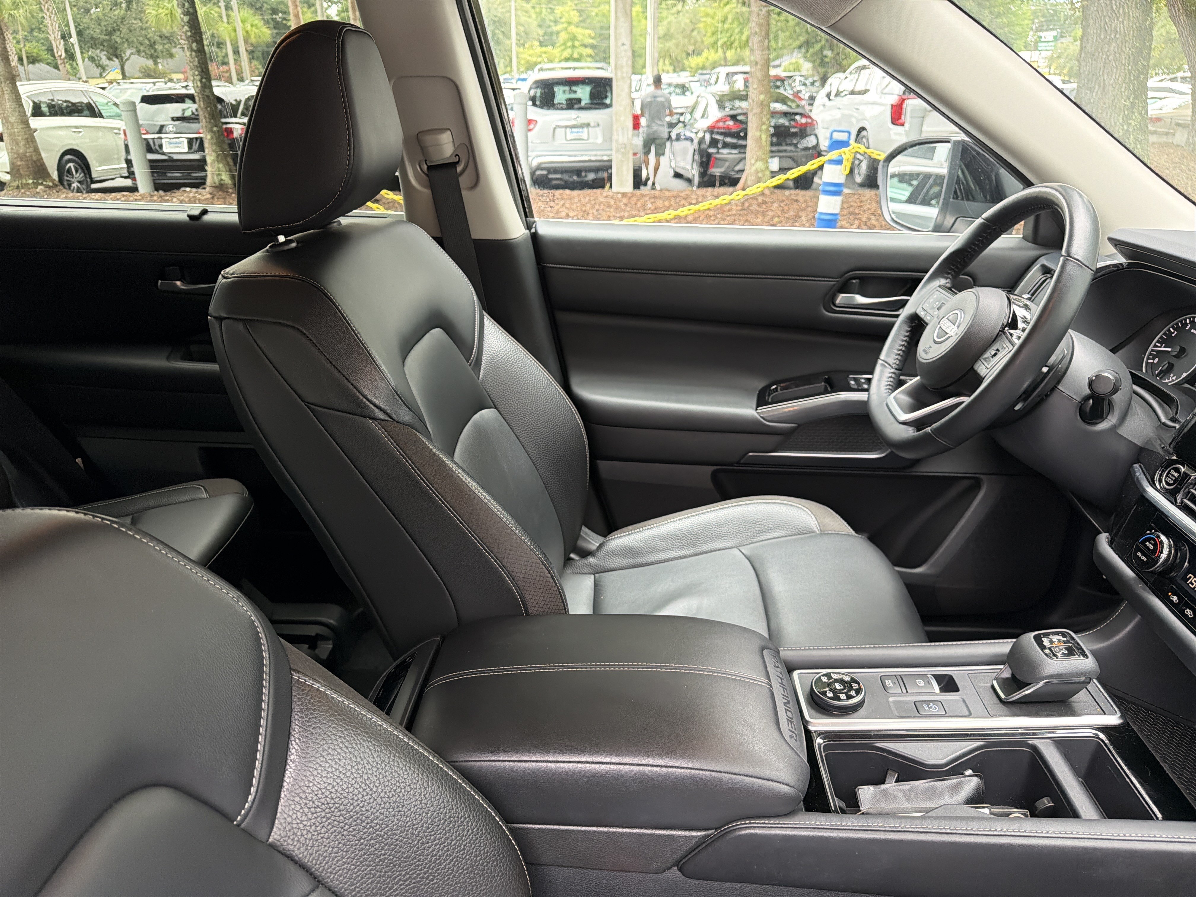 Used 2022 Nissan Pathfinder SL w/ Lighting Package (N92) AWD/4WD image 42