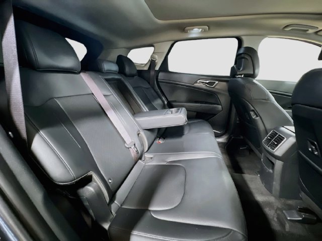 Certified 2025 Kia Sportage EX w/ EX Premium Package AWD/4WD image 28