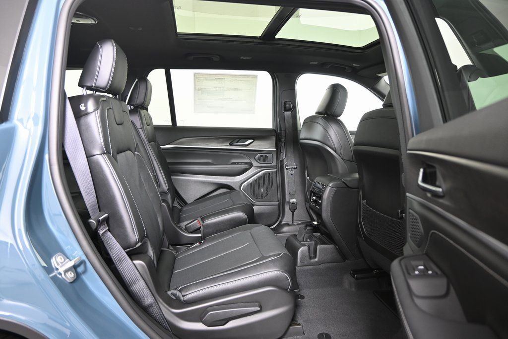 New 2026 Jeep Grand Cherokee L Limited AWD/4WD image 16