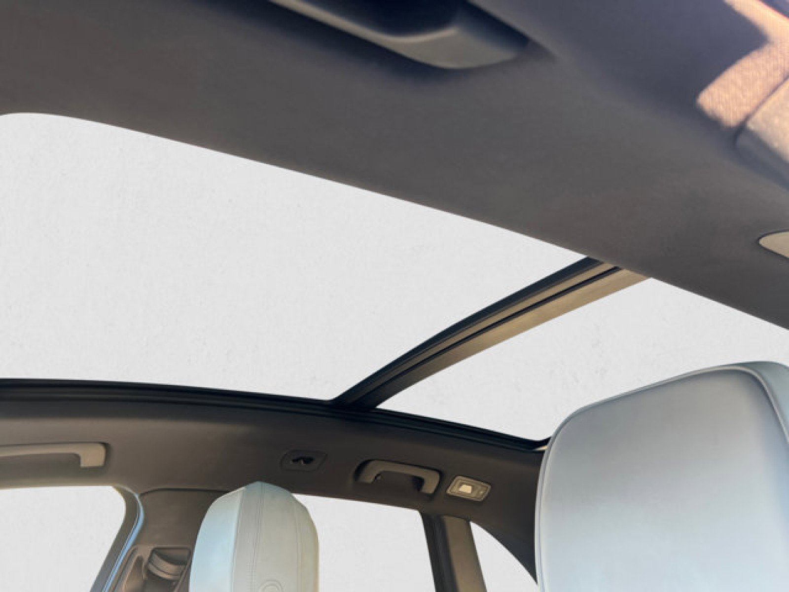 Used 2023 Porsche Macan image 12