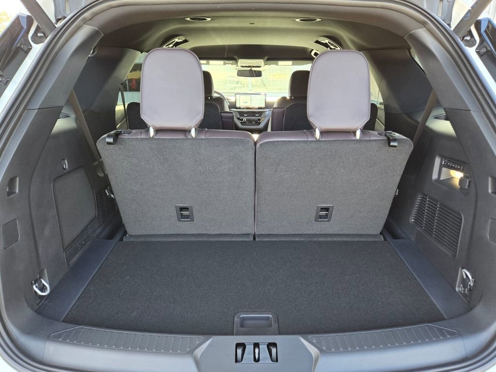 New 2026 Ford Explorer Platinum RWD image 8