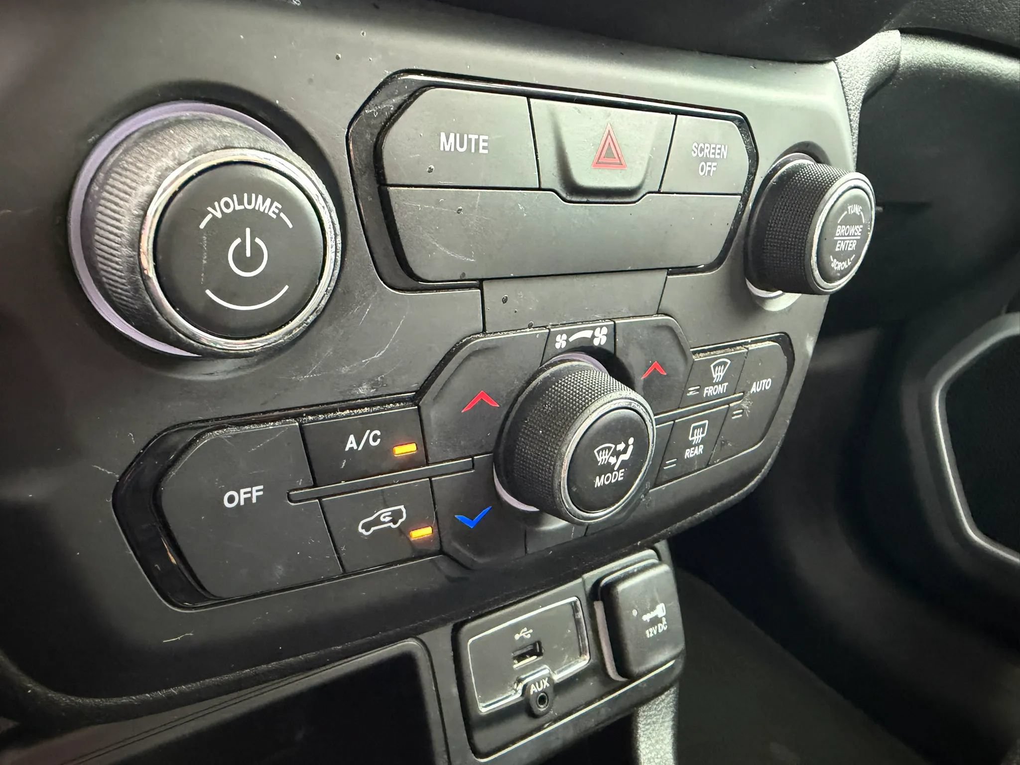 Used 2019 Jeep Renegade Latitude FWD image 18