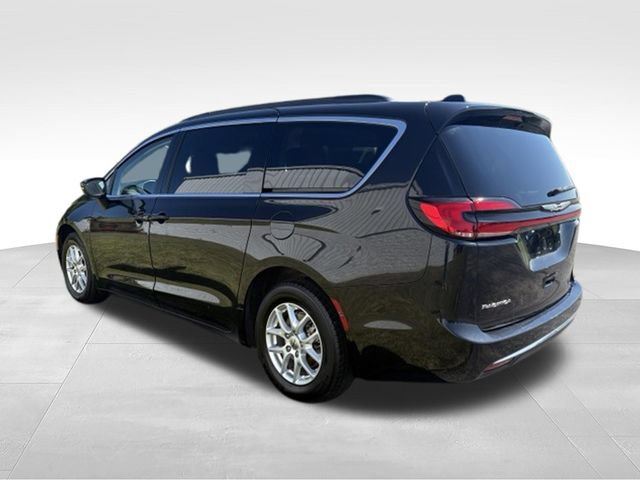 Used 2022 Chrysler Pacifica Touring-L FWD image 2