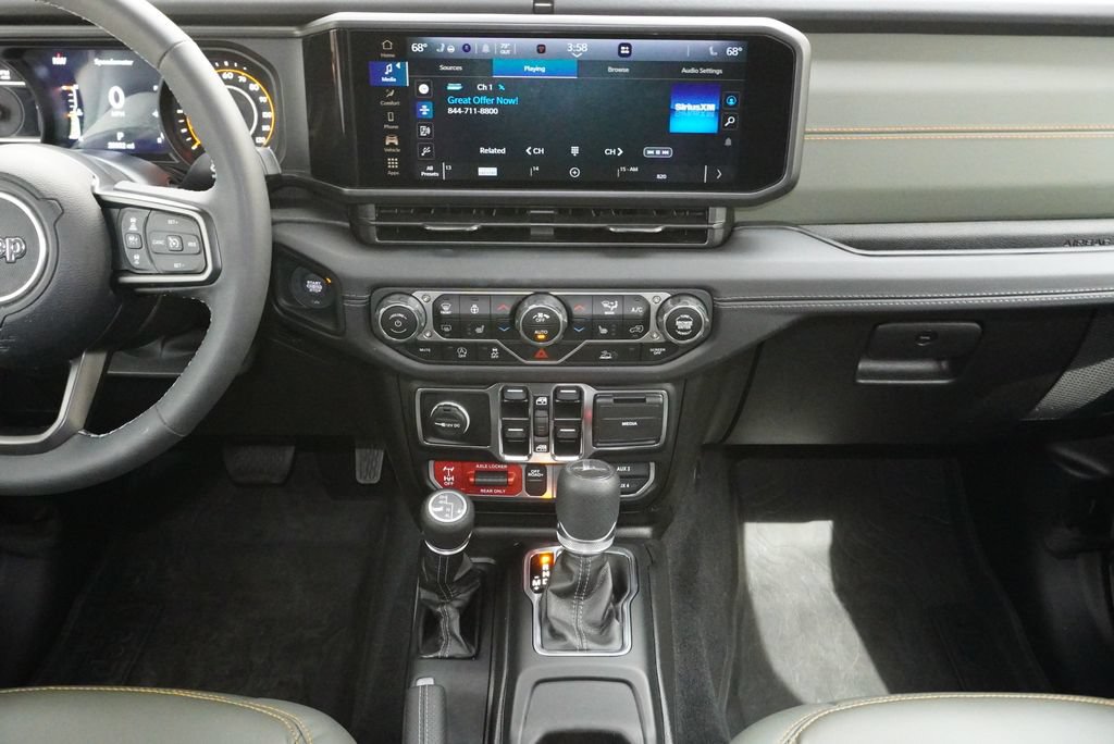 Used 2025 Jeep Gladiator Mojave w/ Convenience Group AWD/4WD image 17