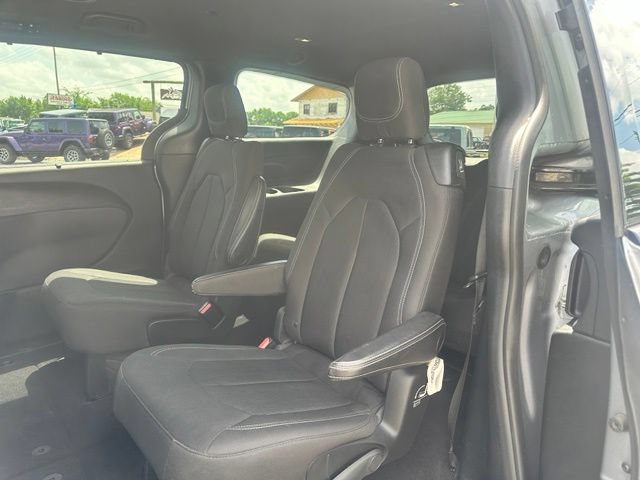 Used 2018 Chrysler Pacifica Touring Plus w/ S Appearance Package FWD image 17