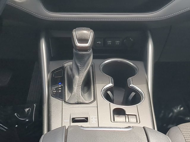 Used 2021 Toyota Highlander LE FWD image 18