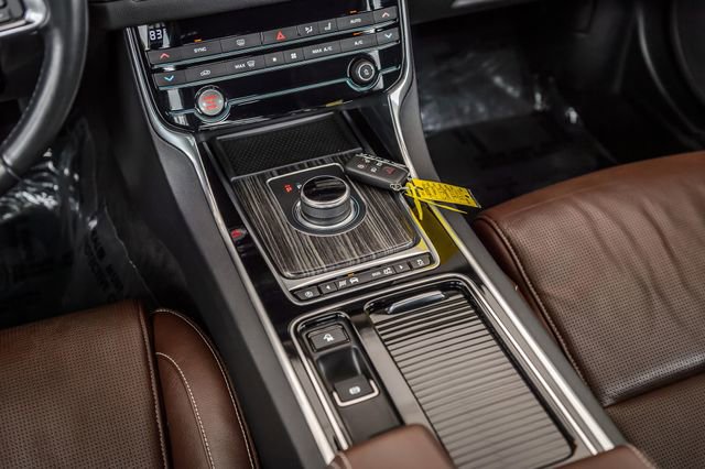 Used 2018 Jaguar XF S image 30