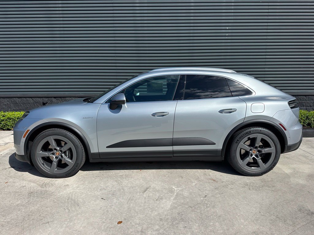 Used 2026 Porsche Macan Electric RWD image 2