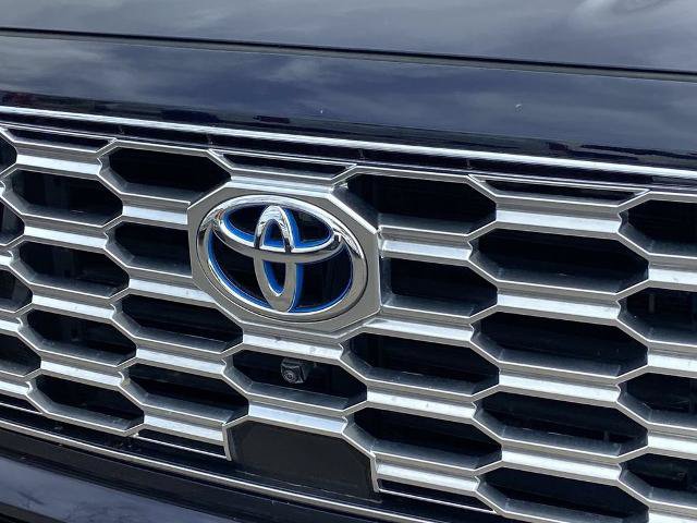 Used 2023 Toyota Sequoia Capstone AWD/4WD image 28