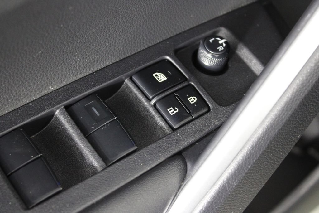 Used 2023 Toyota Corolla Cross XLE w/ Convenience Package FWD image 24