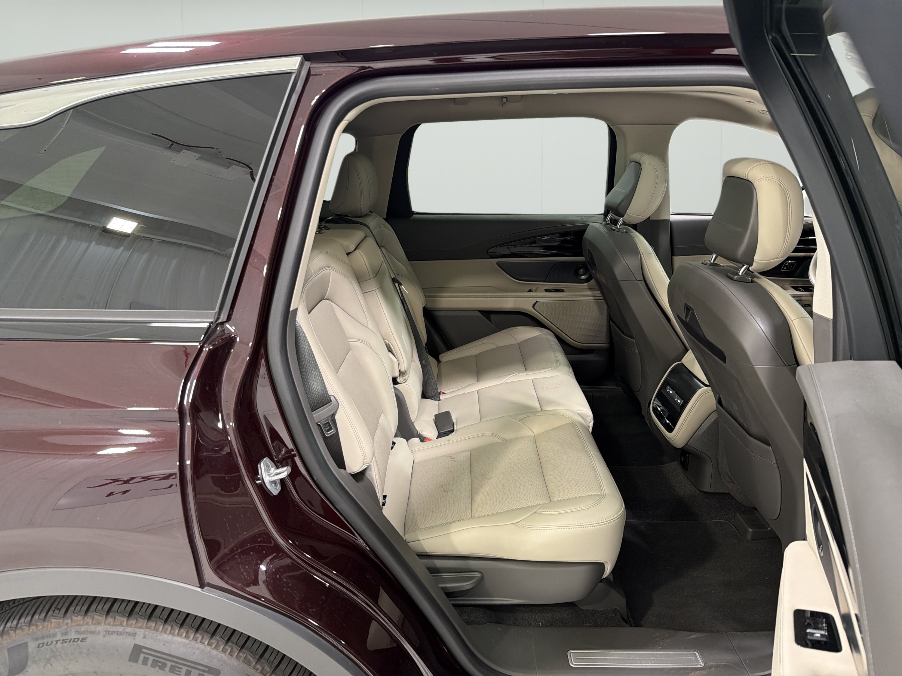 Used 2025 Lincoln Nautilus Premier w/ Equipment Group 102A AWD/4WD image 20