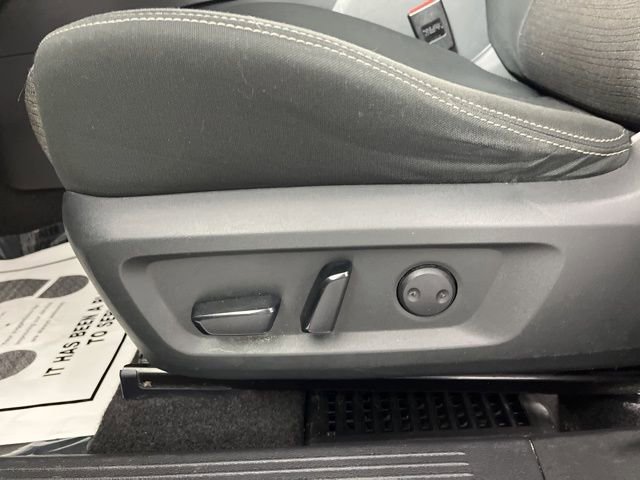 Used 2023 Nissan Rogue SV image 31