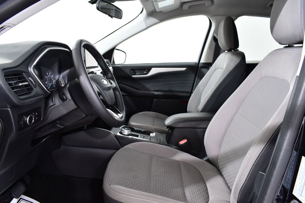 Used 2022 Ford Escape SE w/ SE Sport Appearance Package image 6