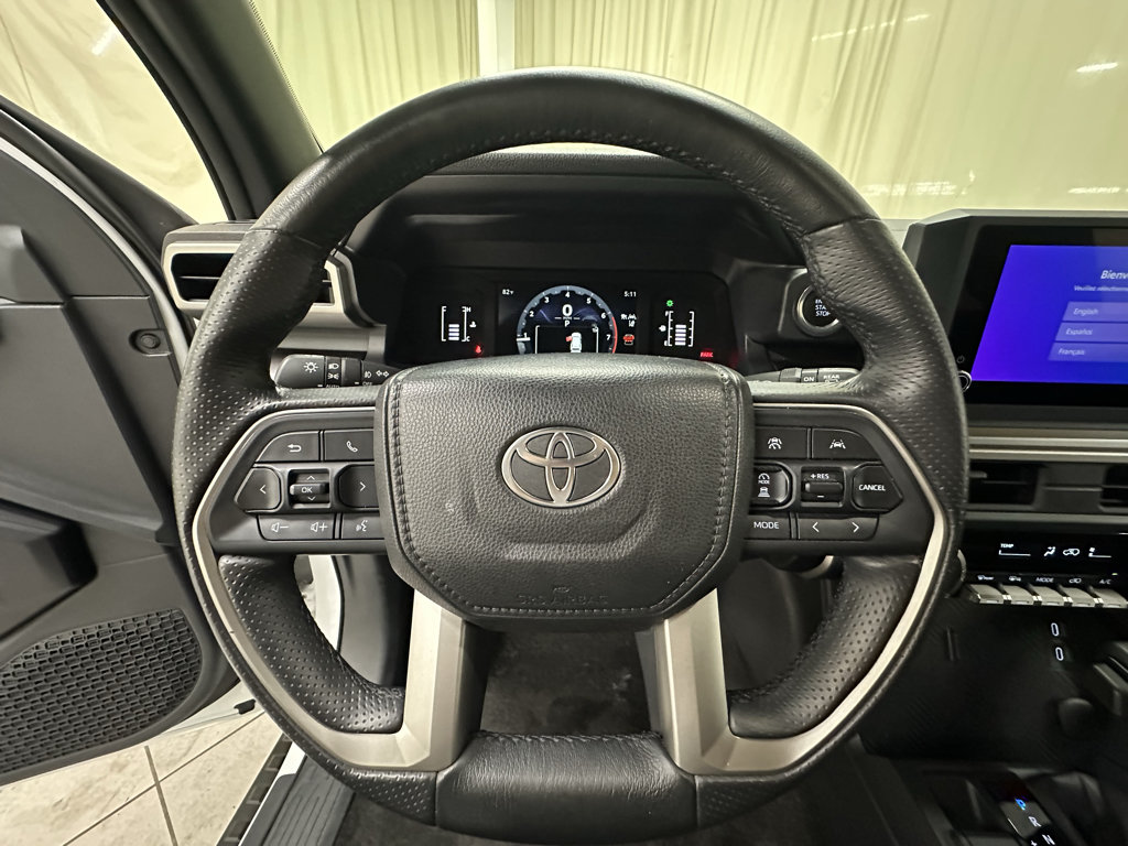Used 2025 Toyota 4Runner SR5 AWD/4WD image 24