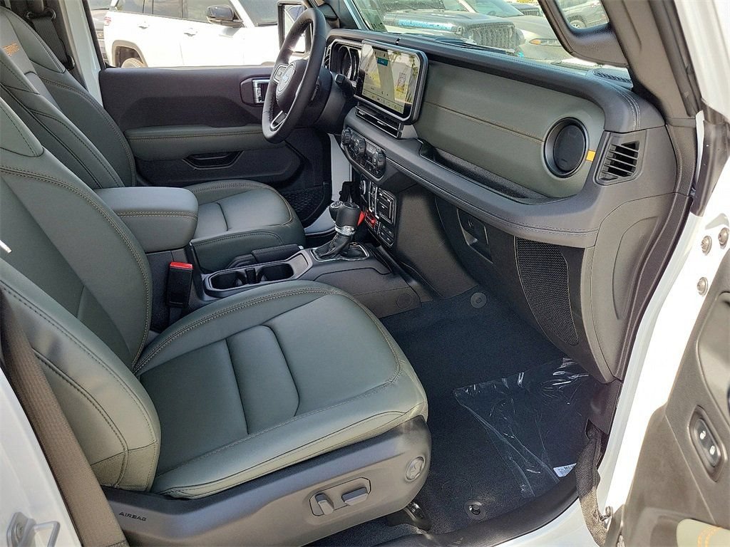 New 2025 Jeep Gladiator Mojave w/ Convenience Group AWD/4WD image 16