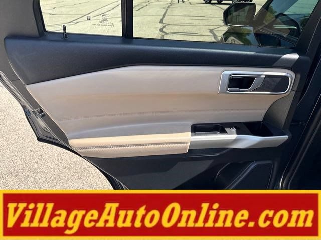 Used 2022 Ford Explorer XLT w/ Equipment Group 202A AWD/4WD image 34