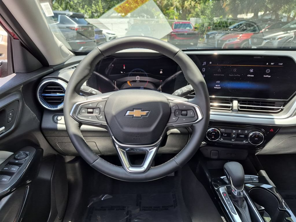 Used 2025 Chevrolet Trax LT w/ LT Convenience Package FWD image 22
