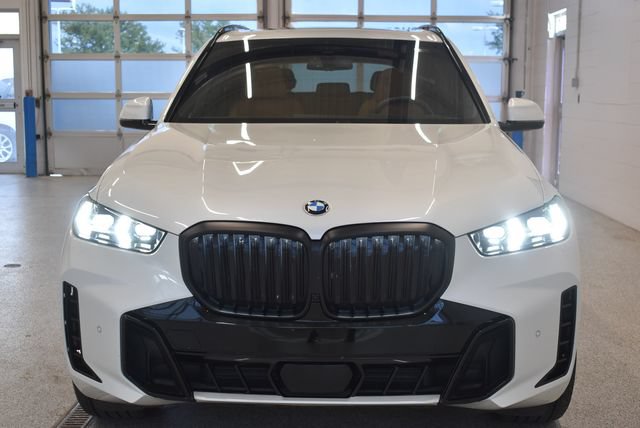 Used 2026 BMW X5 xDrive40i w/ Executive Package AWD/4WD image 3