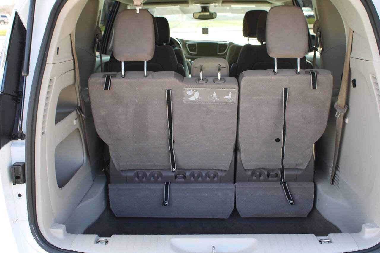 Used 2017 Chrysler Pacifica Touring Plus w/ Tire & Wheel Group image 68