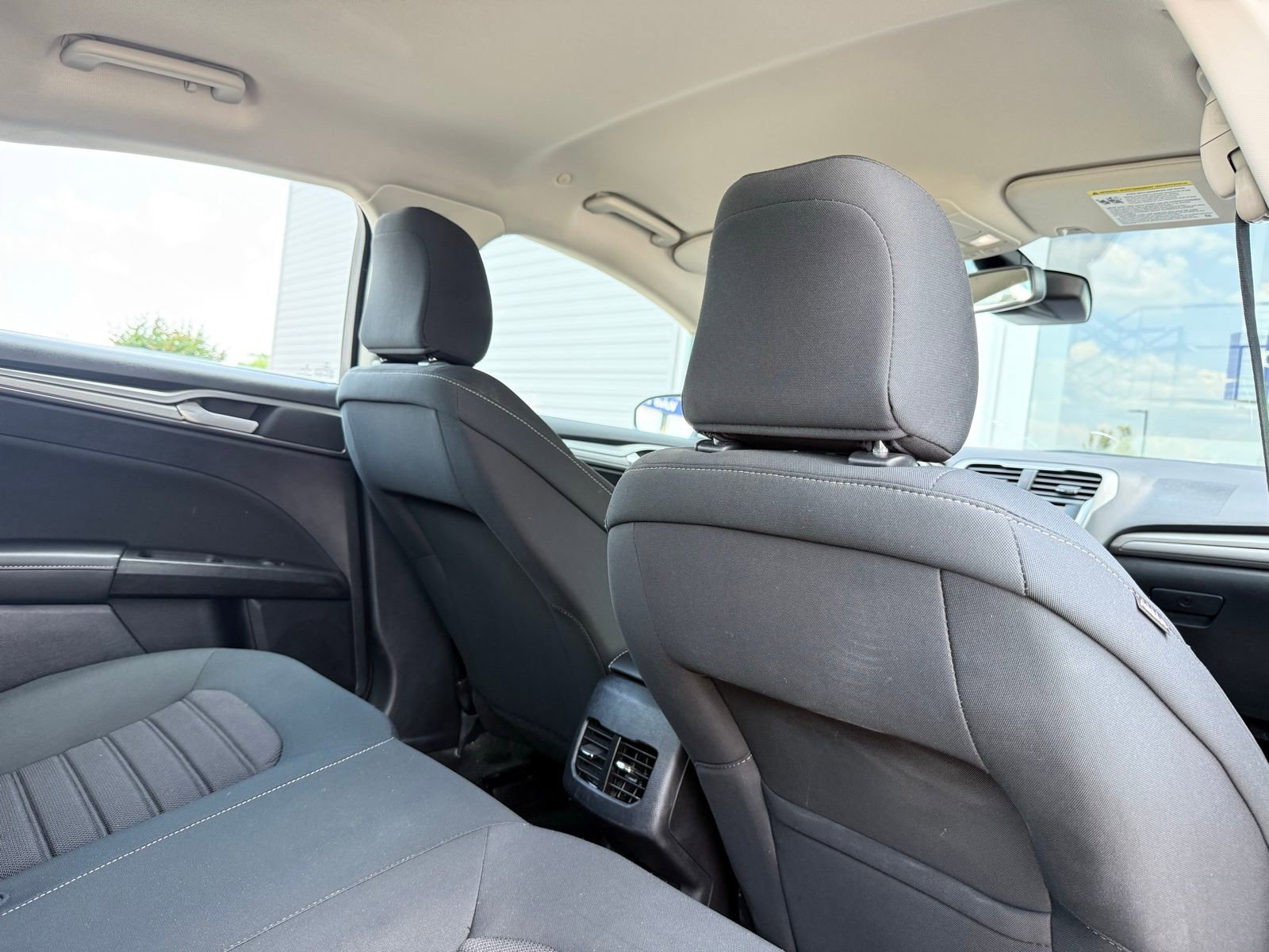Used 2020 Ford Fusion SE FWD image 16