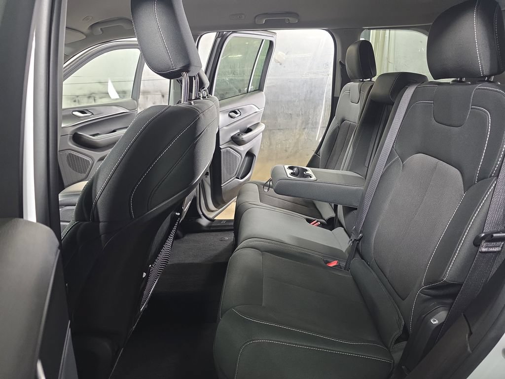 Used 2023 Jeep Grand Cherokee Laredo AWD/4WD image 13