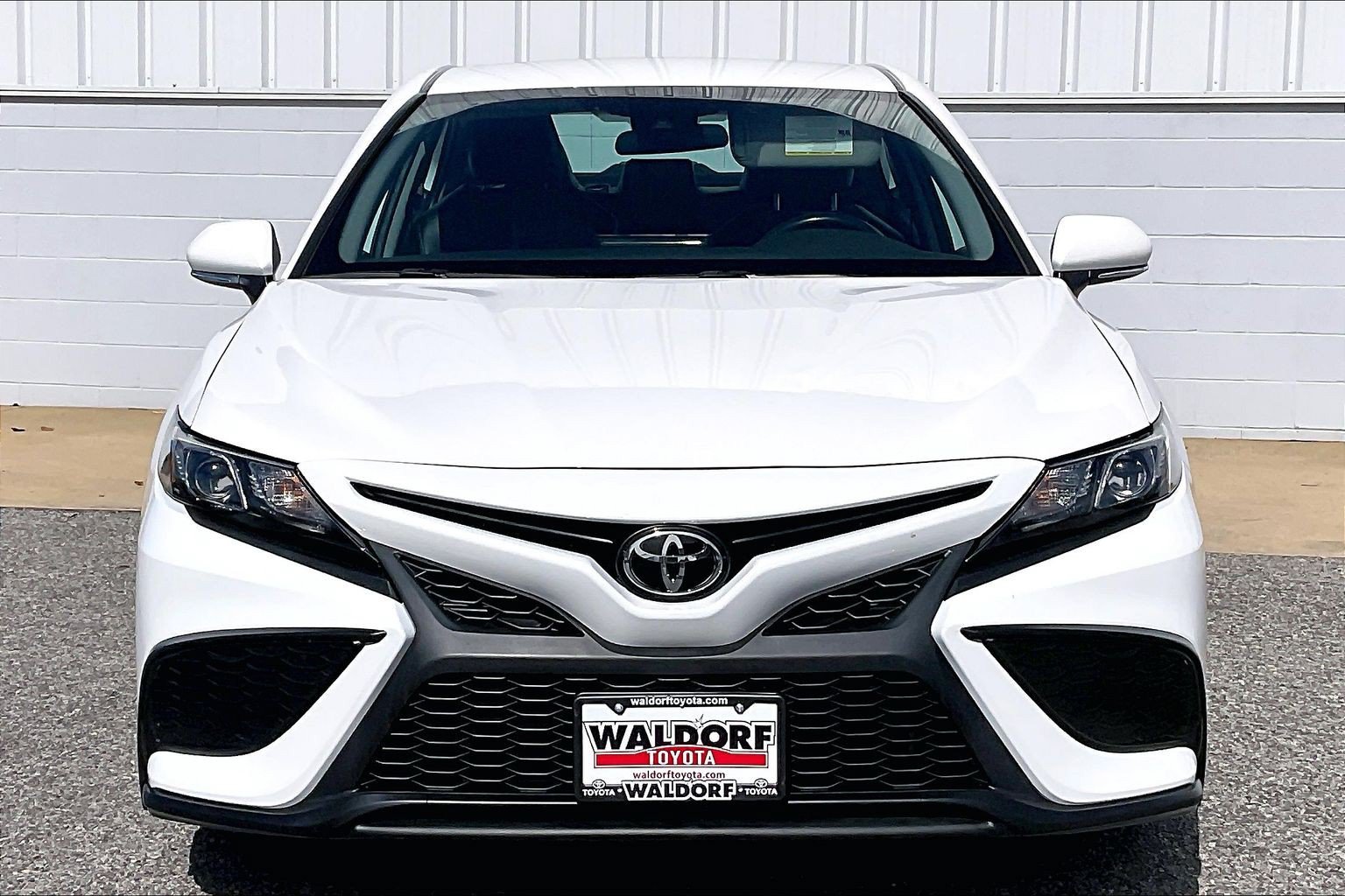 Used 2024 Toyota Camry SE FWD image 3